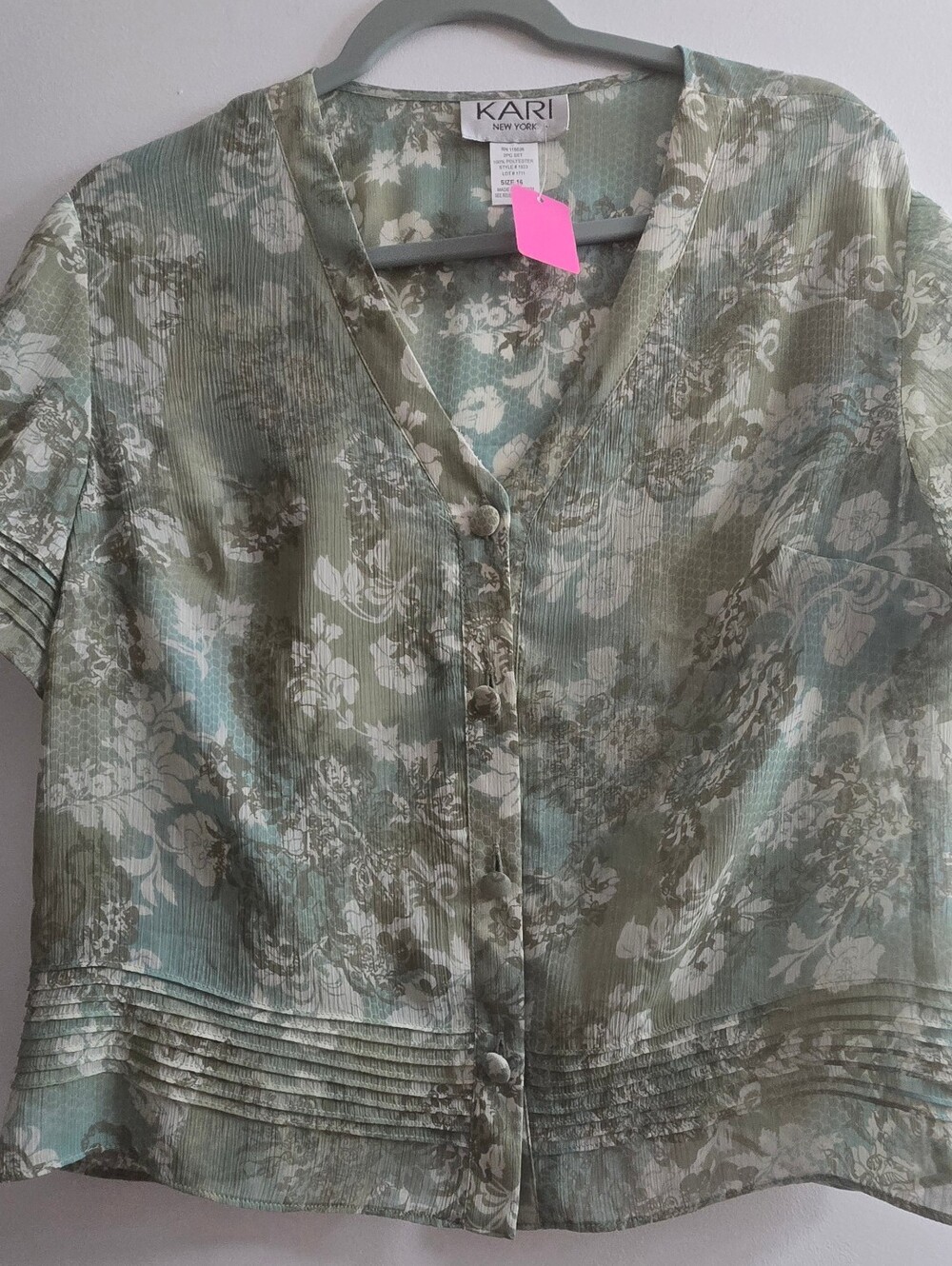68 Kari New York Green Sheer Floral Button-Front Women's Top